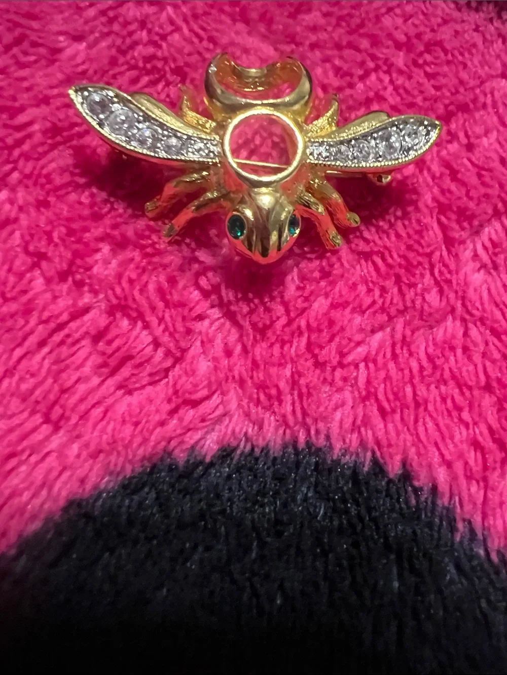 Gold Bee Brooch with Clear Crystal Wings - Women Jewelry vintage